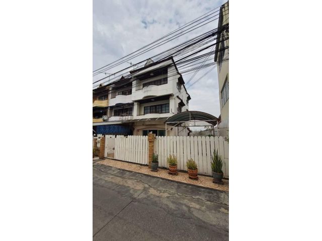 ขายทาวน์โฮม3ชั้น​ หมู่บ้านอู่ทองเพลส 2