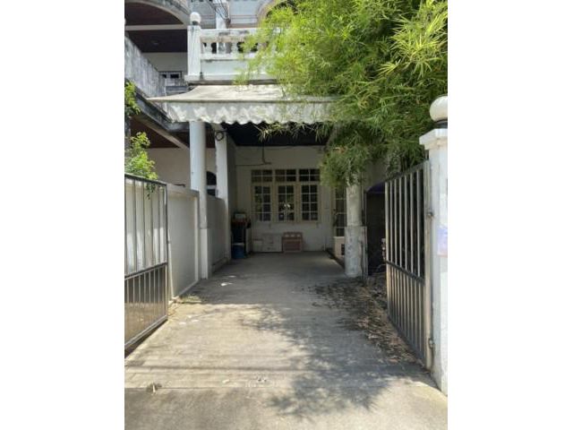 ให้เช่าบ้านทาวน์เฮ้าส์ 3 ชั้น ซอยรัชดาภิเษก 44 อยู่ใกล้แยกรัชโยธิน บ้านตกแต่งสวยพร้อมอยู่