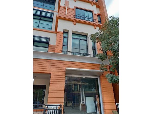 ให้เช่าโฮมออฟฟิศ 4 ชั้นหลังมุม 493 ตรม. ลาดพร้าว71