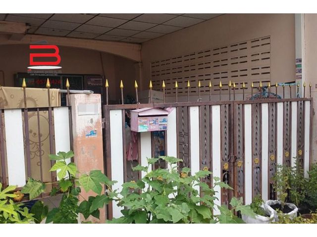 ทาวน์เฮาส์ หมู่บ้าน รินทร์ทอง เนื้อที่ 17 ตรว. ถนนพหลโยธิน อ.ลำลูกกา จ.ปทุมธานี