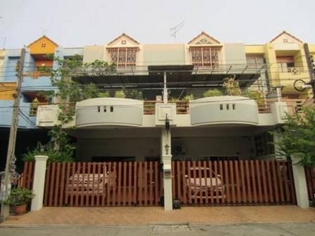HR1102 ขายหรือให้เช่าทาวน์โฮม3 ชั้น ในหมู่บ้านทาวอินทาวน์ ถนนศรีวรา ลาดพร้าว94 เลียบด่วนเอกมัย-รามอินทรา