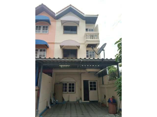 รหัสทรัพย์ P6512 ให้เช่าบ้านทาวน์เฮ้าส์ หมู่บ้านสะพานลอยฟ้าวิลล่า ถนนพระราม 3 ซอย 25 ยานนาวา