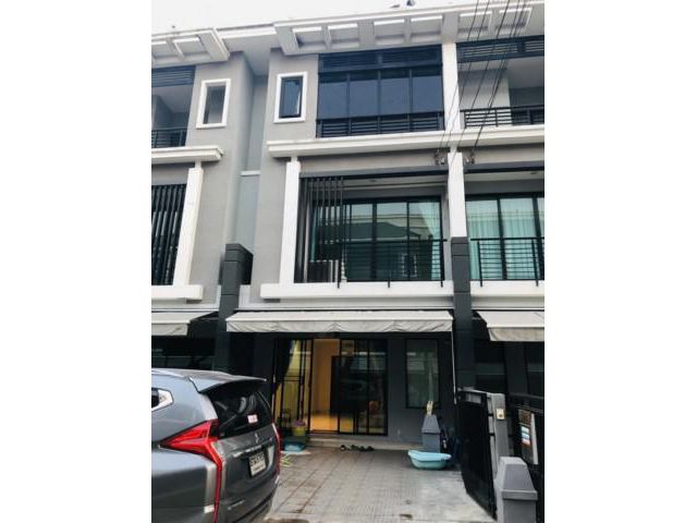 ให้เช่าบ้านทาวน์โฮม 3 ชั้น บ้านกลางเมืองสุขสวัสดิ์ เดินทางสะดวกติดถนนใหญ่ ใกล้ทางด่วนและสะพานภูมิพล