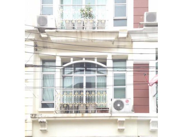 P6509 ให้เช่าทาวน์โฮม 3 ชั้น หมู่บ้านกลางเมืองรัชดา-ลาดพร้าวค่ะ อยู่ห่าง MRT ลาดพร้าว 300 เมตร