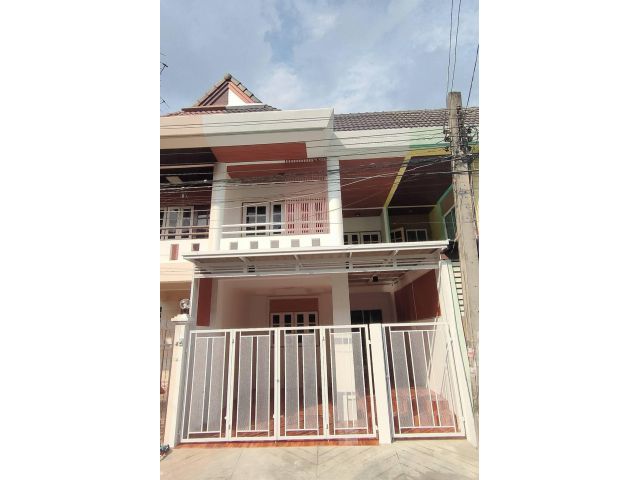 ทาวน์เฮาส์ 2 ชั้น #หมู่บ้านบดินทร์รักษา4 ทำเลดี ใกล้ตลาด ร้านอาหาร ร้านค้าสะดวกในการจับจ่ายใช้สอยมีรถสองแถววิ่งไปแยกกม.8