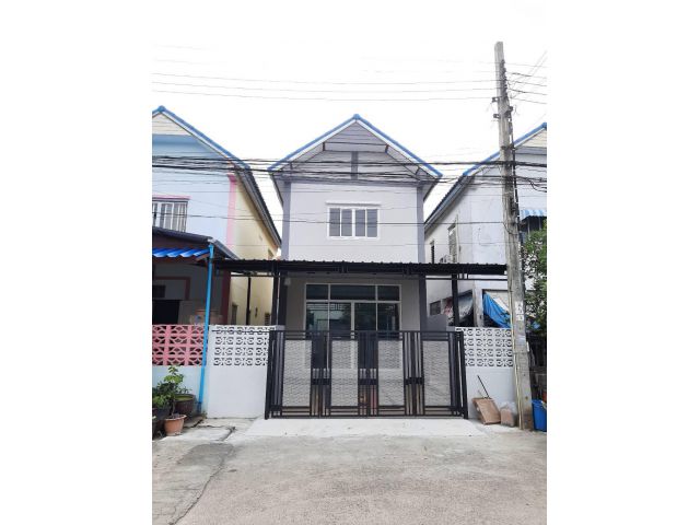 ทาวน์เฮาส์ 2 ชั้น กำแพงบ้านทั้งสองข้างไม่ติดหลังอื่น #หมู่บ้านอมรทรัพย์ ถนนกว้าง รีโนเวทใหม่ พร้อมอยู่ มีพื้นที่ด้านข้าง