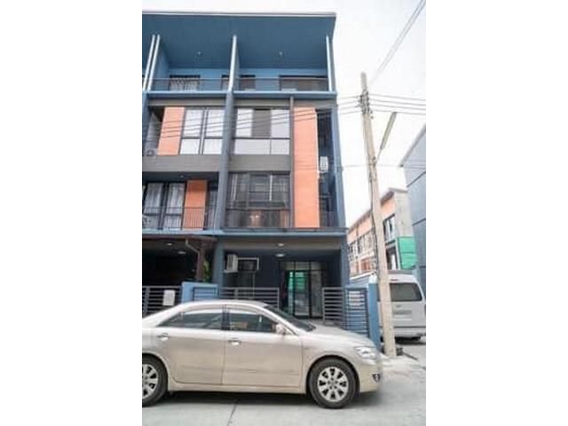 ให้เช่าทาวน์โฮมหลังมุม Haus 35 แจ้งวัฒนะเหมาะทำโฮมออฟฟิศหรือพักอาศัยใกล้สถานีรถไฟฟ้าศรีรัช3 ห้องนอน 3 ห้องน้ำ