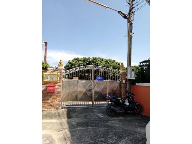 ขายที่ดินพร้อมบ้าน รวม 3 หลัง ซอยเขาน้อย 9
