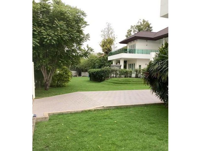RENTบ้าน ย่านบางนา บ้านหรูสระว่ายน้ำส่วนตัว