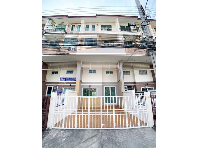 ให้เช่า ทาวน์เฮ้าส์ 4ชั้น รีโนเวทใหม่