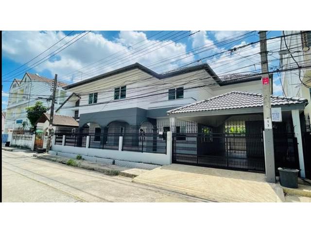 ให้เช่าบ้านเดี่ยว/โฮมออฟฟิต รีโนแวทใหม่ทั้งหลัง