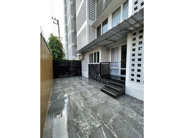 ขายคอนโด I House พระราม9 - เอกมัย มีพื้นที่ภายนอก
