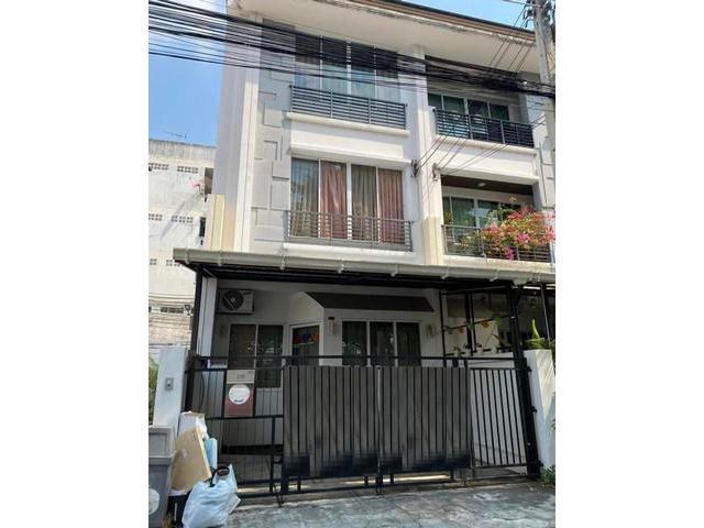 ให้เช่าทาวน์โฮมส์ลาดพร้า101  ใกล้เดอะมอลล์บางกะปิ
