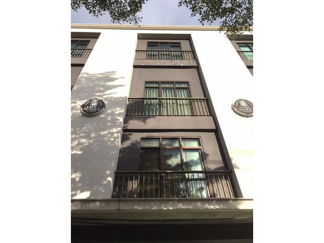 ขาย ทาวน์เฮาส์ ชิค ดิสทริค รามคำแหง 53  กรุงเทพ