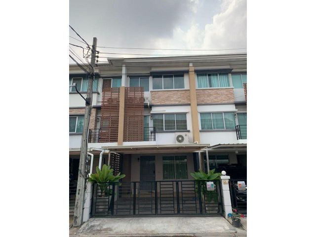 ให้เช่าทาวน์โฮม 3ชั้น โครงการ TOWN PLUS เกษตร นวมินทร์ ถนนคลองลำเจียก 3 ห้องนอน 3 ห้องน้ำ เลี้ยงสัตว์ได้