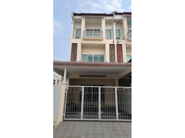 ขายทาวน์โฮม 3 ชั้น ธนาภิรมย์ โลตัส-ศรีนครินทร์