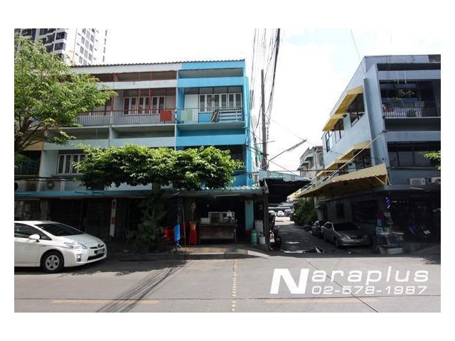 65040338 : ขายอาคารพาณิชย์ 3 ชั้น หลังมุม ขนาด 13 ตารางวา ถนนจันทร์ 18/7 แยก 1 เยื้องสำนักงานเขตสาทร การันตี กำไรตั้งแต่