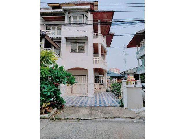 ให้เช่า โฮมอฟฟิศ 4 ชั้น ถ.อินทราภรณ์ ซ.ลาดพร้าว 94 (ปัญจมิตร)
