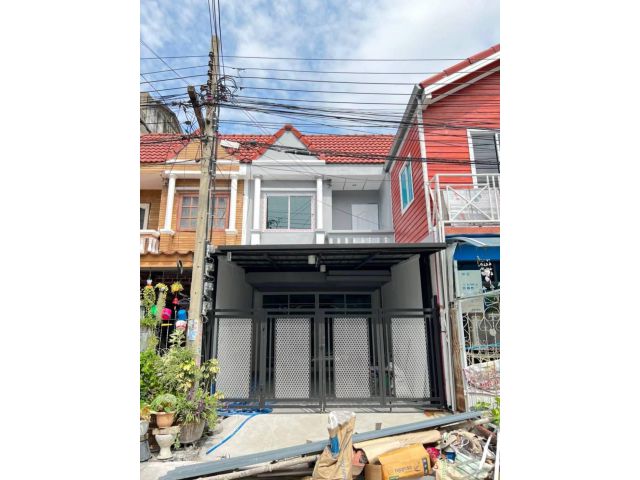 ขายทาวน์เฮ้าส์ 2 ชั้น #หมู่บ้านป.ผาสุขนิเวศน์ บ้านหันทิศตะวันออก ติดถนนกาญจนาภิเษก  ทำเลรถไฟฟ้า เดินขึ้นรถประจำทางได้เลย