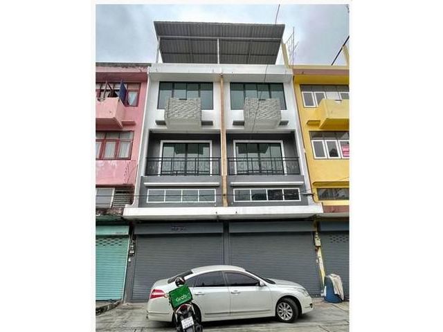 ให้เช่าอาคาร 4 ชั้นสองคูหา ซอยสุขุมวิท 103