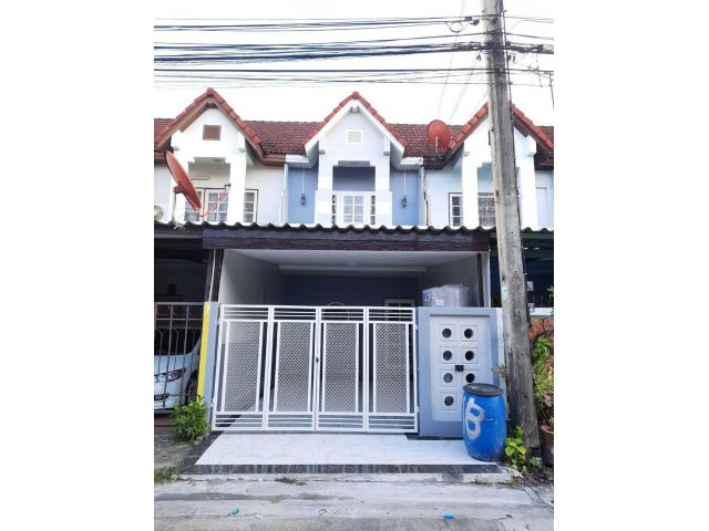 ทาวน์เฮาส์ 2 ชั้นรีโนเวทใหม่พร้อมอยู่ #หมู่บ้านธนารมย์ หทัยราษฎร์ ทาสีใหม่ภายนอกและภายในทั้งหลัง เพียง 5 นาทีถึงทางด่วน