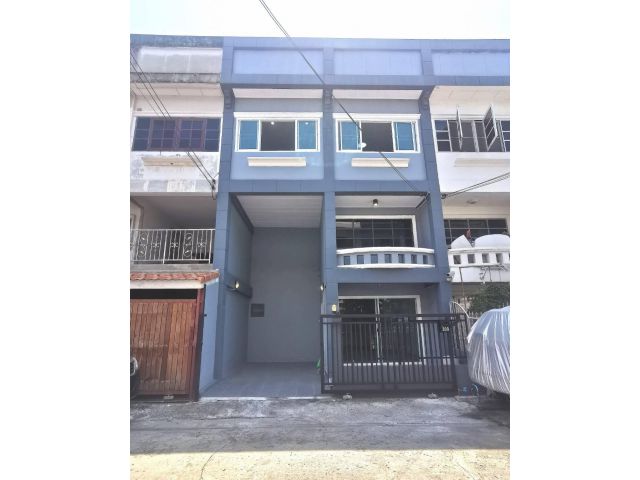ขายทาวน์โฮม 3 ชั้นมีชั้นลอย #หมู่บ้านวาเลนไทน์ สวยพร้อมอยู่ ทำเลดีมาก มีเซเว่นใกล้เคียง 5 สาขา ใกล้สถานีรถไฟฟ้า กม.8