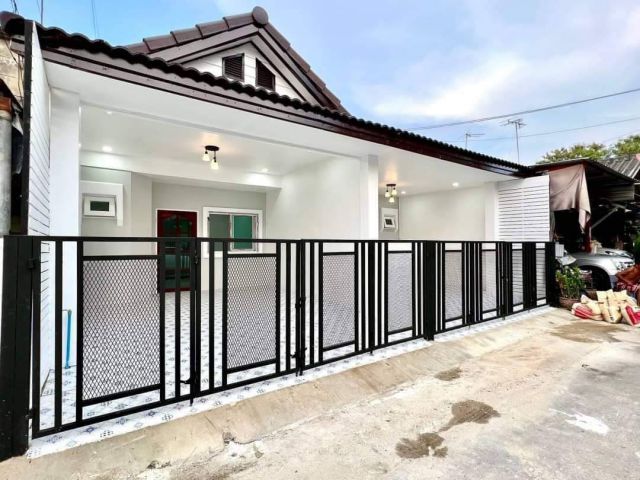 ขายทาวน์เฮ้าส์ชั้นเดียวตกแต่งสวย พร้อมเข้าอยู่ #หมู่บ้านพิมลราช1 หน้าบ้านหันทิศเหนือ ใกล้ MRT สายสีม่วง สภาพบ้านสวยมาก