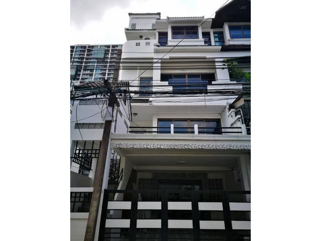 ให้เช่าทาวน์โฮม 4ชั้น ทำเลย่านสุขุมวิทซอย39