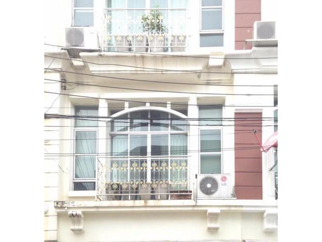 ให้เช่าทาวน์โฮม 3ชั้น บ้านกลางเมืองรัชดา-ลาดพร้าว