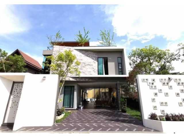 ขายบ้านพูลวิลล่า ใกล้เซนทรัลเฟสฯ เนื้อที่ 90 ตร.ว. บ้านหรูสไตล์โมเดินลักชัวร์รี่ พร้อมสระว่ายน้ำ ต.สันพระเนตร อ.สันทราย