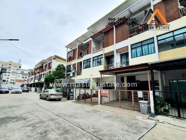 ซิกเนเจอร์ วัชรพล ทาวน์โฮม 3 ชั้น ตกแต่งสวย ใจกลางเมืองบนทำเลศักยภาพต้นถนนวัชรพล จ.กรุงเทพฯ