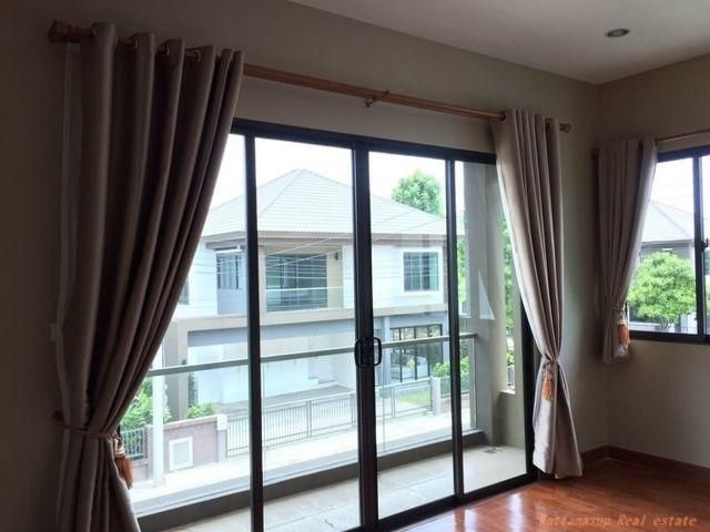 ให้เช่าบ้านเดี่ยว 2 ชั้น ย่านสุขาภิบาล 2 เฟอร์นิเจอร์และเครื่องใช้ไฟฟ้าครบ
