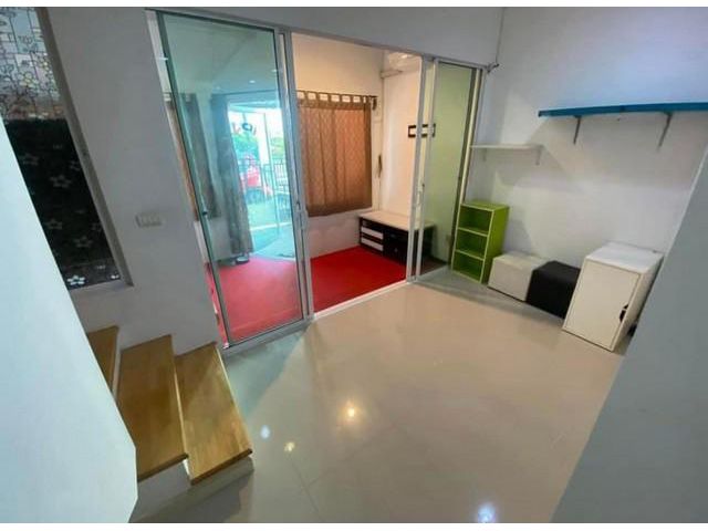 ทาวน์โฮม 3 ชั้น หมู่บ้านกลางเมืองลาดพร้าว 101