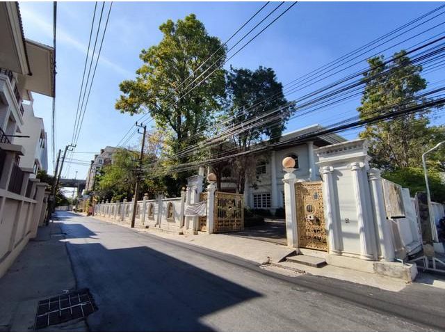 ให้เช่าบ้านเดี่ยวหลังใหญ่ 515ตรว. ถนนสุขุมวิท