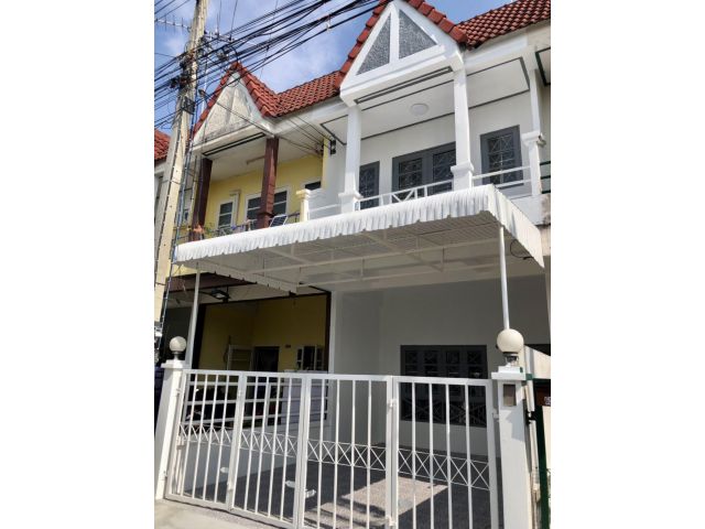 ขายบ้านทาวเฮาน์ 2 ชั้นพร้อมอยู่ ในหมู่บ้านศิริชัย 1 หนองตาบ่ง ต.ท่าม่วง อ.ท่าม่วง จ.กาญจนบุรี ในเขตเทศบาลท่าม่วง บ้านทำเ