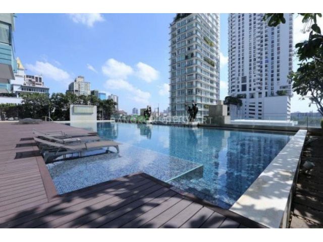 Condo for rent on the whole floor, 10th floor, 4 bedrooms, 4 bathrooms, located in the heart of Thonglor.