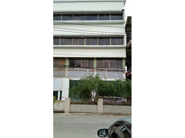 ขายที่ดินและบ้านเก่าสองหลัง พร้อมอาคารเก่า ย่านสวนหลวง ร.9