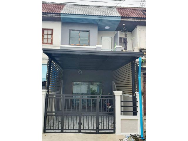 ทาวน์เฮ้าส์ 2 ชั้น #หมู่บ้านฉัตรไพลิน สภาพใหม่เอี่ยม โครงการติดถนนใหญ่อยู่บนถนนหลักลาดหลุมแก้ว-ปทุมธานี มีมอไซด์รับจ้าง