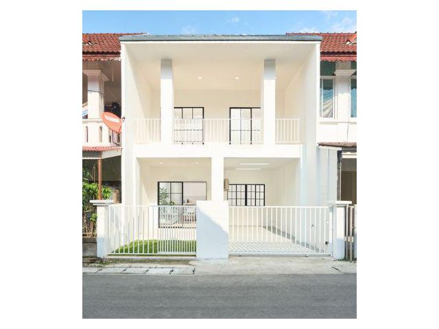 R7 ทาว์นโฮม2ชั้นตกแต่งใหม่กู้เงินเหลือ ฟรีทั้งหลัง