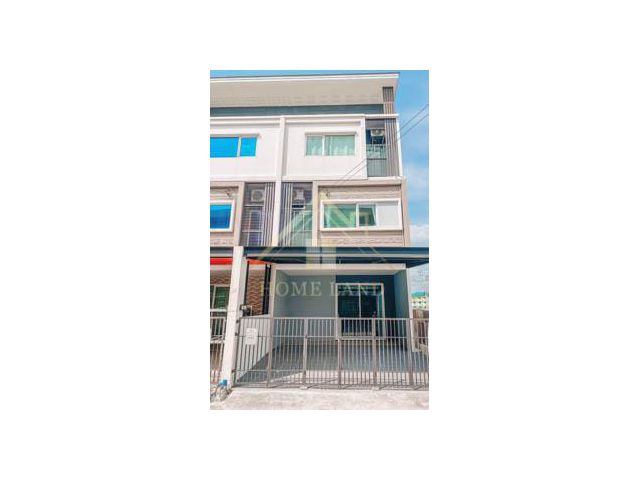 ทาวน์โฮม 3 ชั้น พาทิโอ บางนา-วงแหวน หลังมุม