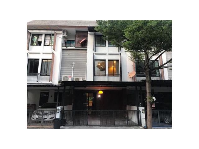 ขายทาวน์โฮม 3 ชั้น หมู่บ้านอารียา โมวา ลาดปลาเค้า
