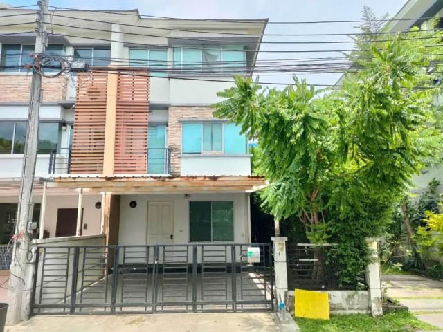 รหัสทรัพย์ P6564 ให้เช่าทาวน์โฮม 3 ชั้น โครงการทาวน์พลัส เกษตร – นวมินทร์ ถนนนวลจันทร์ บึ่งกุ่ม
