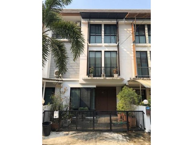 ทาวน์โฮม 3ชั้น หมู่บ้านอารียา โมวา ลาดปลาเค้า