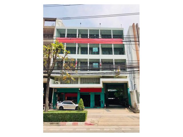 อาคารพาณิชย์ แขวงบางโคล่ เขตบางคอแหลม กรุงเทพ