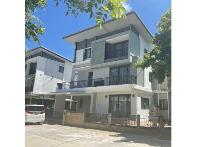 PF04 ขายบ้านเดี่ยว 3 ชั้น โครงการ โกลเด้น เพรสทีจ วัชรพล สุขาภิบาล 5 หลังมุม ใกล้บิ๊กซีสุขาภิบาล 5  บ้านหลังใหญ่สุด บ้าน