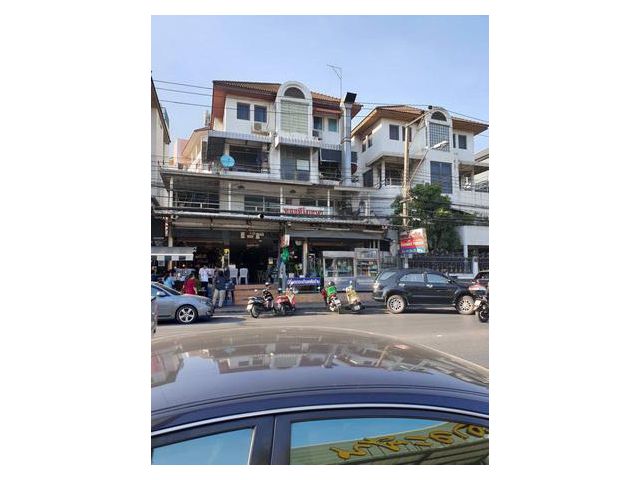 อาคารพาณิชย์ แขวงวังทองหลาง เขตบางกะปิ กรุงเทพฯ