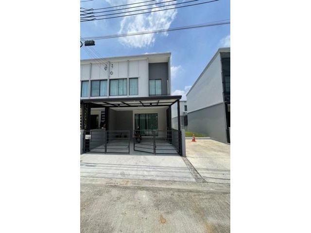 เเปลงมุม ถนนหลัก บ้านใหม่อยู่ไม่ถึง 1 ปี