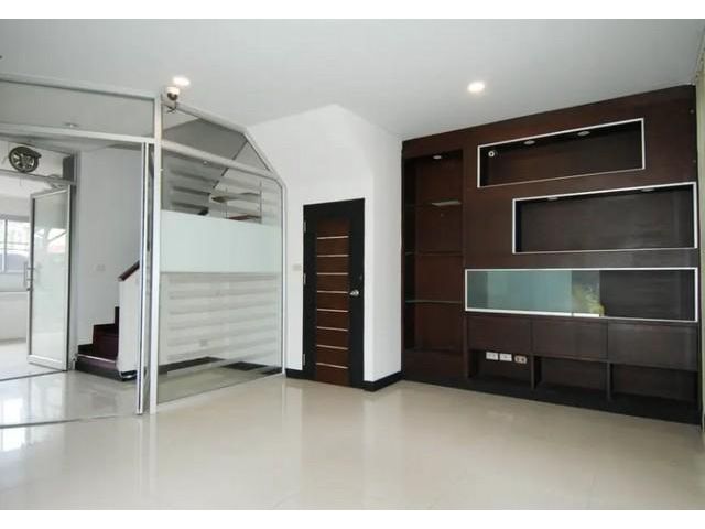 ทาวน์โฮม 3 ชั้น ซอยลาดพร้าววังหิน 34 ย่านลาดพร้าว