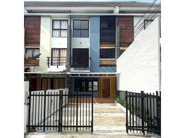 ขายทาวน์โฮม 3 ชั้น กาญจนาภิเษก 39 ใกล้เมกาบางนา