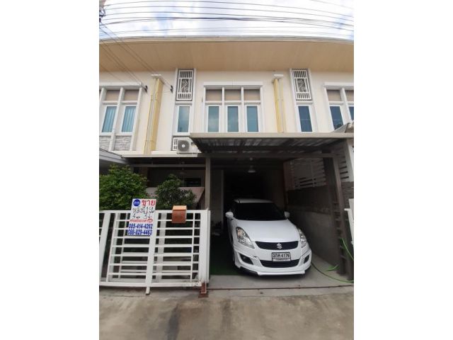 ขายด่วนทาวน์โฮม 2 ชั้น หมู่บ้านโกลเด้น ทาวน์  ซ.ลาดปลาเค้า 72